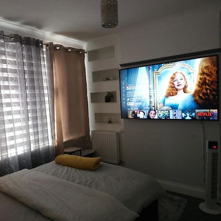 Chi'S Home Dagenham Eksteriør bilde